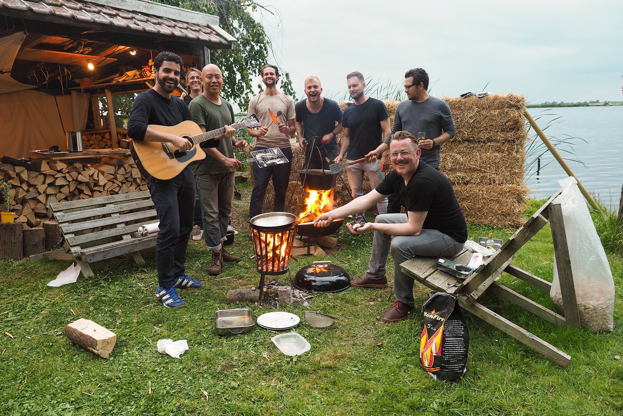 kookworkshop -into the wild cooking - wild koken -workshop koken op vuur -slow adventure -experiencewaterland -menuplank - paking roken -zalm roken -dutch cooking course - cooking - 1